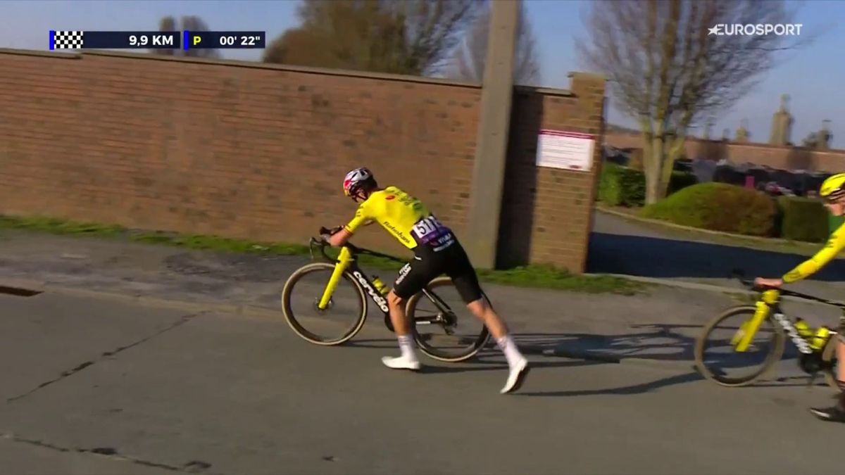 Wout van Aert en course