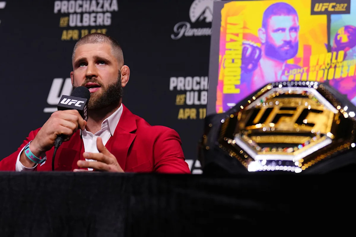 Aperçu de l'UFC 327 : Quels enjeux pour le médaillé d'argent Jirí Procházka ?