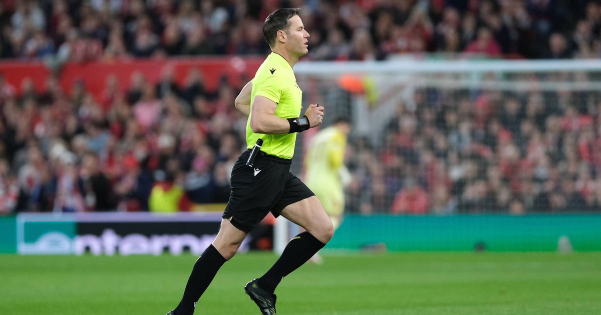 Bednarek, une expulsion justifiée ? L’analyse percutante de l’arbitrage du Nottingham contre le FC Porto.