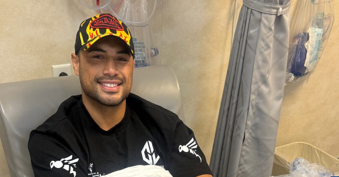 Carlos Ulberg se fait opérer après sa blessure à l'UFC 327 : "L'opération du genou est un succès !"