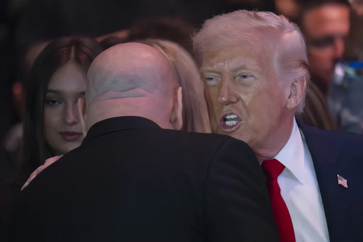 Folie Nocturne ! Trump Soutient le Rebranding de la Maison Blanche de l'UFC, 100 000 Fans Attendus !