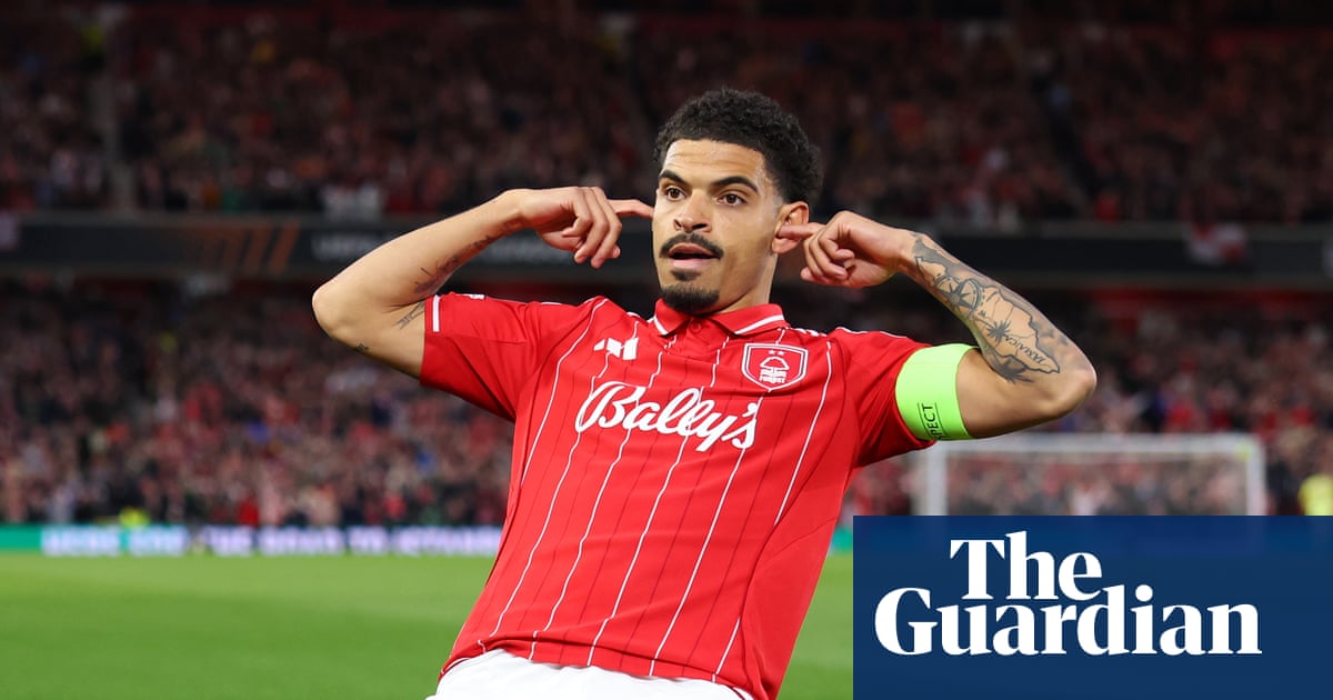Gibs-White frappe tôt et fait la différence : Nottingham Forest triomphe face à Porto réduit à 10 en Ligue Europa