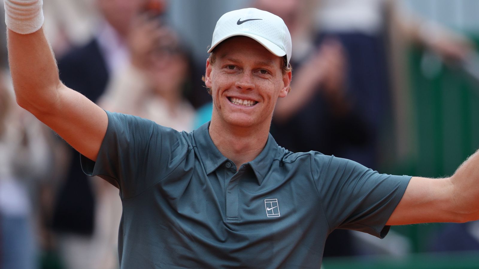 Jannik Sinner reprend la tête du classement mondial en battant Carlos Alcaraz en finale du Masters de Monte-Carlo !