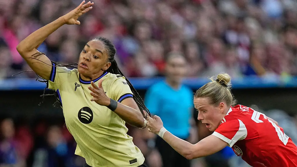 Franziska Kett et Salma Paralluelo lors du match de la Ligue des champions