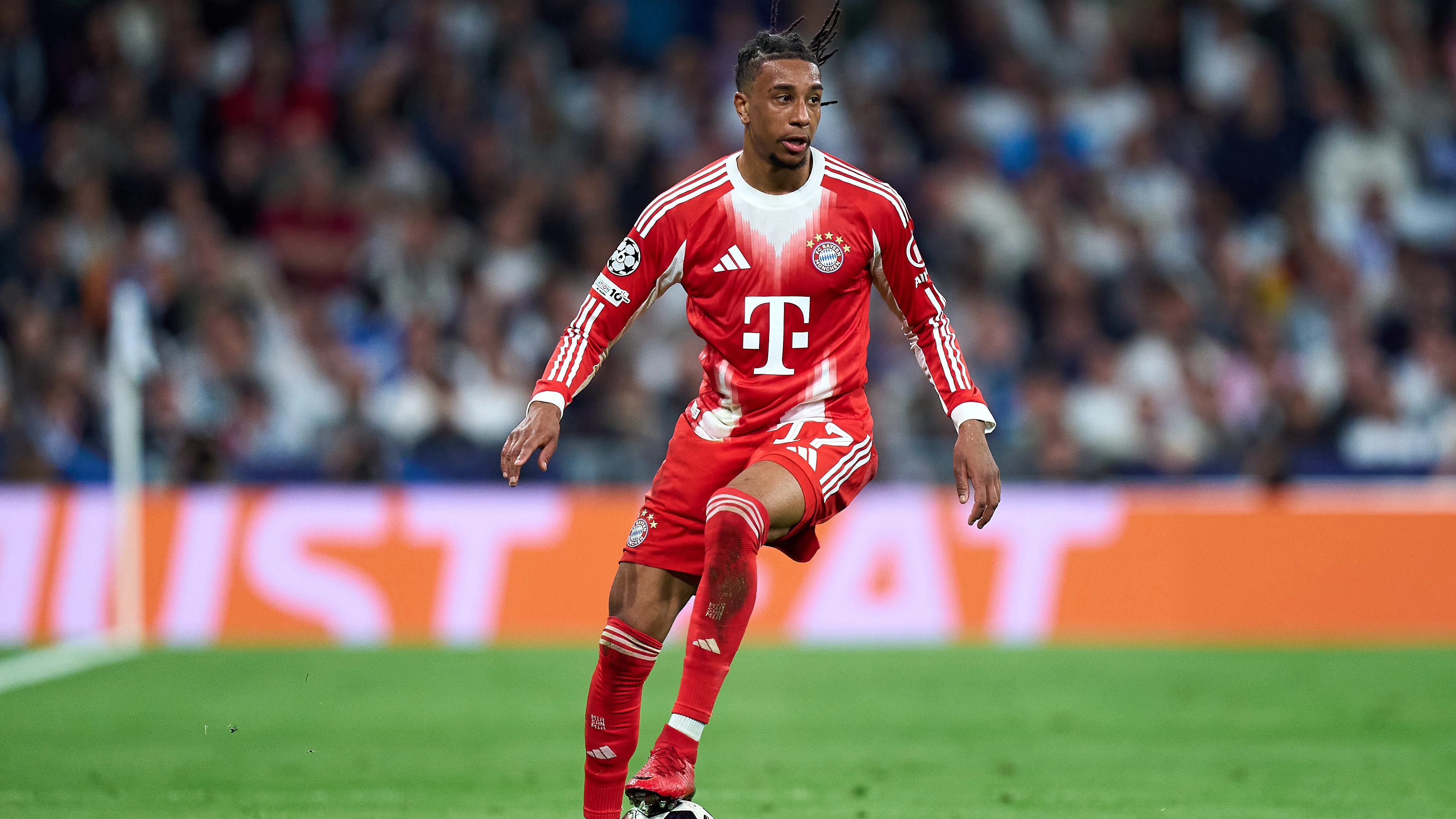 Olise en match avec le Bayern de Munich