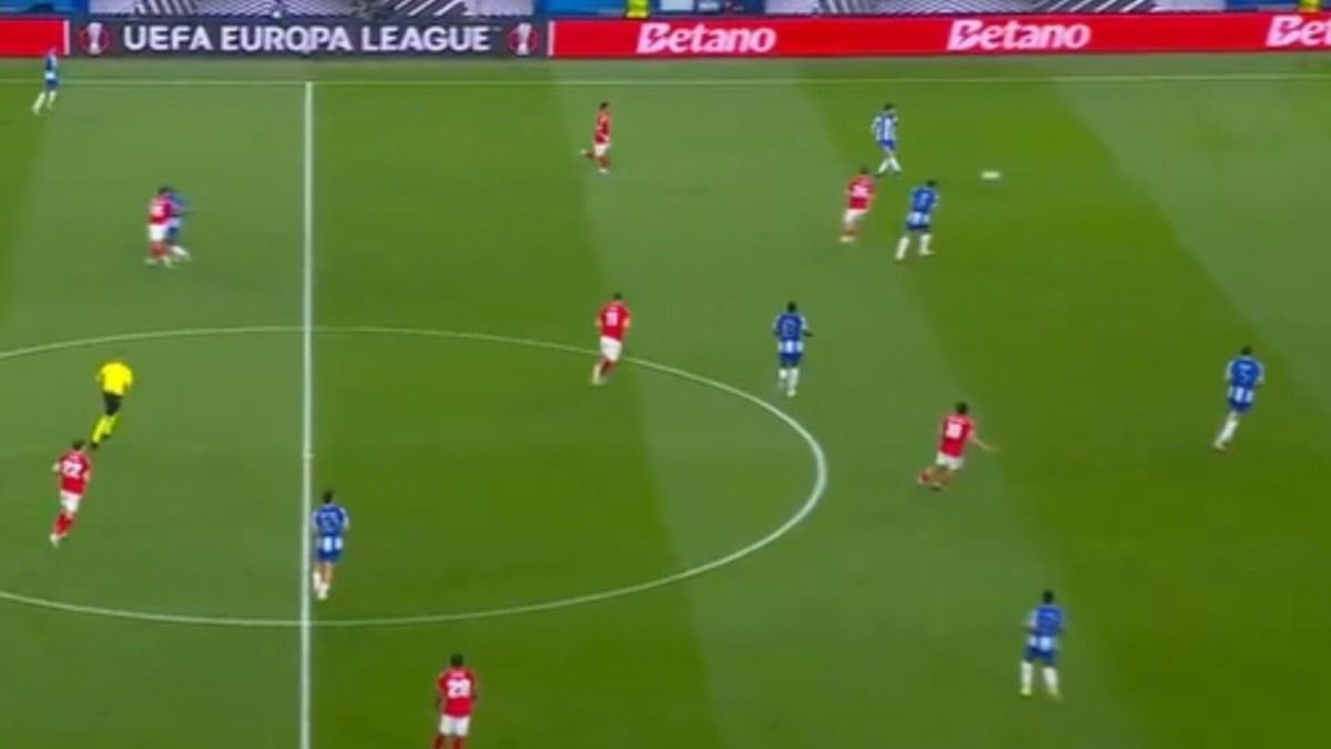 Le but contre son camp le plus surprenant, presque depuis le milieu du terrain, en Europa League !