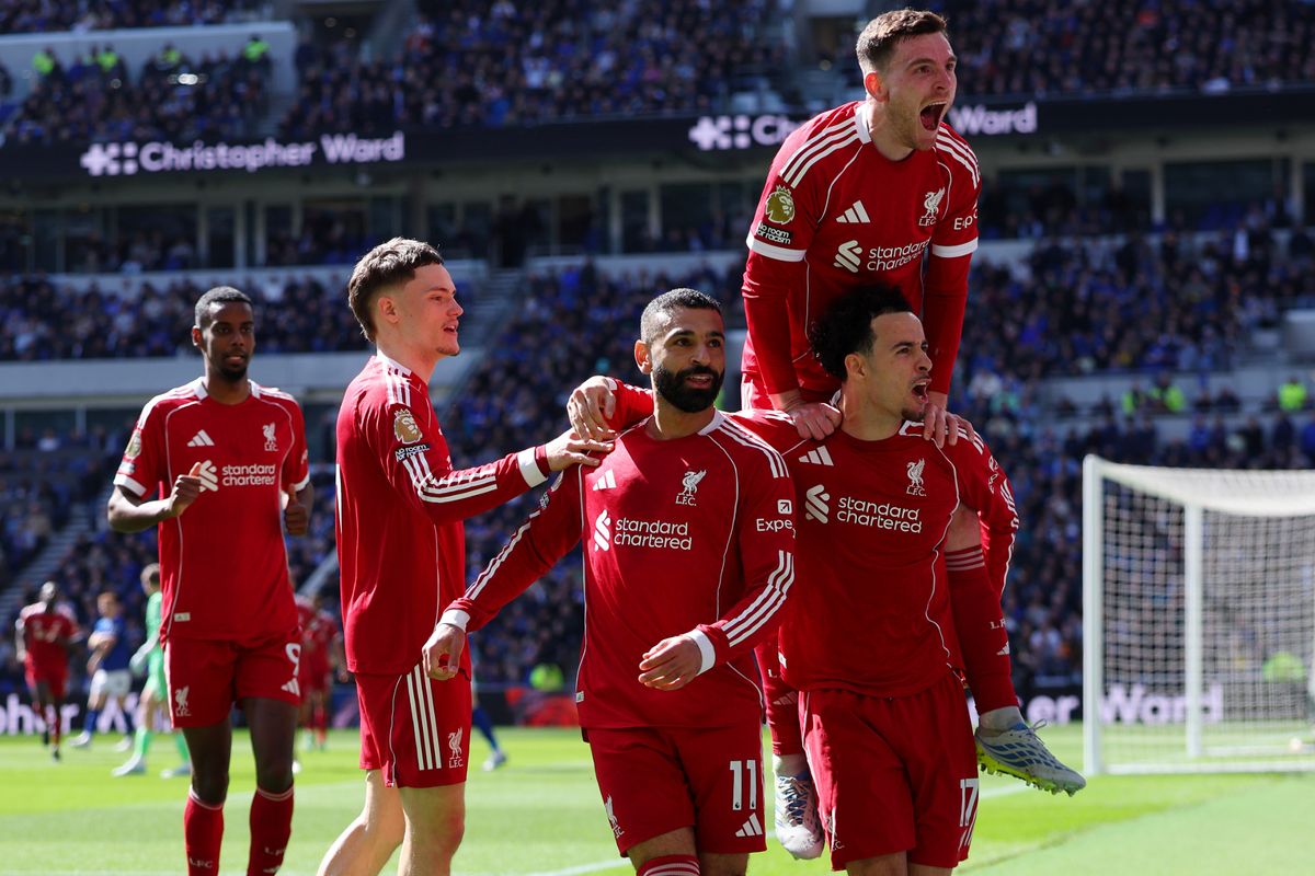 Mohamed Salah de Liverpool célèbre en marquant le premier but de son équipe contre Everton