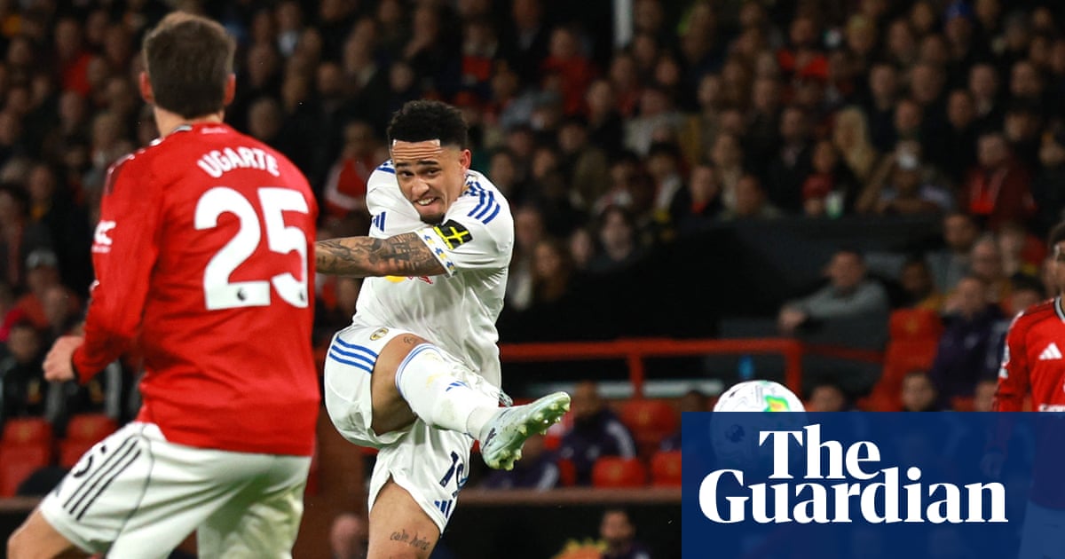 Leeds surprend Manchester United avec un doublé d'Okafor et un rouge pour Martínez après une tentative de tirage de cheveux !