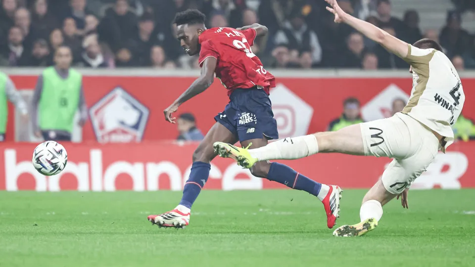 Lille écrase Lens grâce à Félix Correia et grimpe à la troisième place de la Ligue 1 !