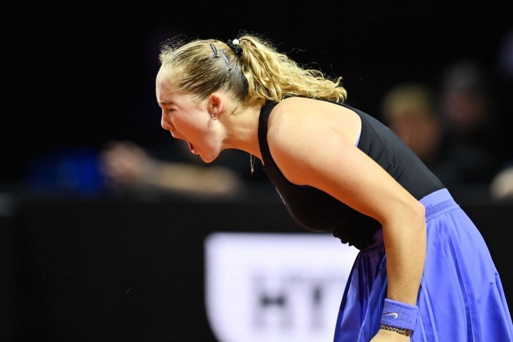Mirra Andreeva s'exprime sur sa victoire éclatante contre l'ancienne numéro un mondiale Iga Swiatek à Stuttgart !