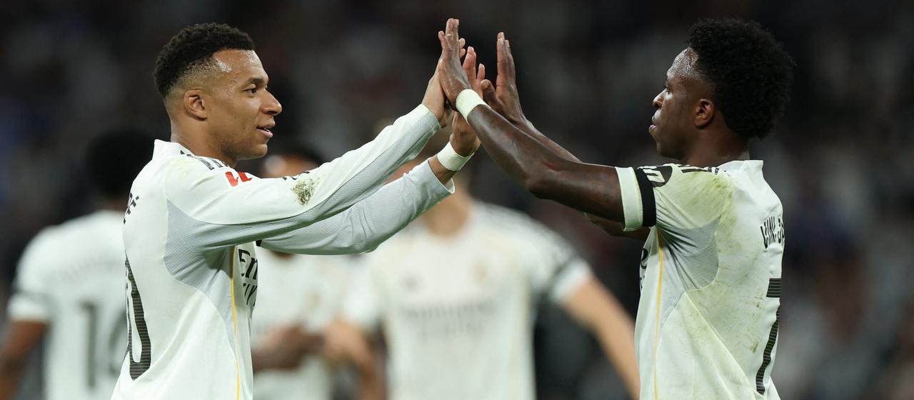 Kylian Mbappé (l.) et Vinicius Jr.