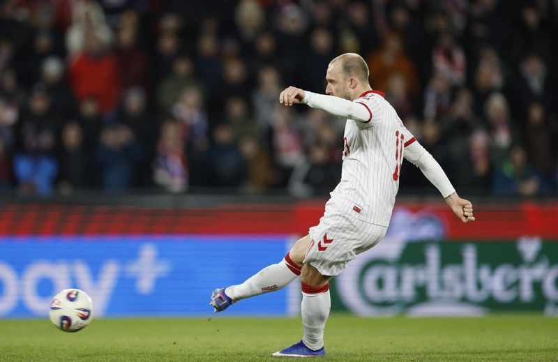 Football : Eriksen s&rsquo;effondre à nouveau en plein match international avec le Danemark
