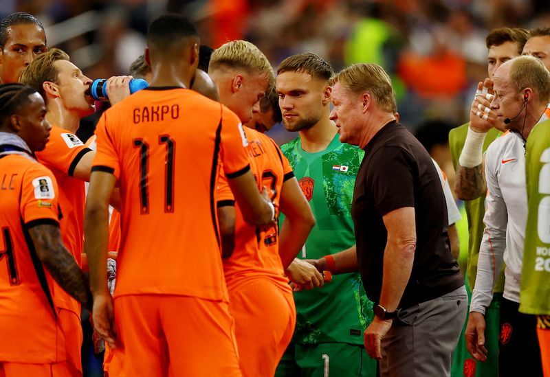 Football : Koeman défend ses tactiques après la déception contre le Japon