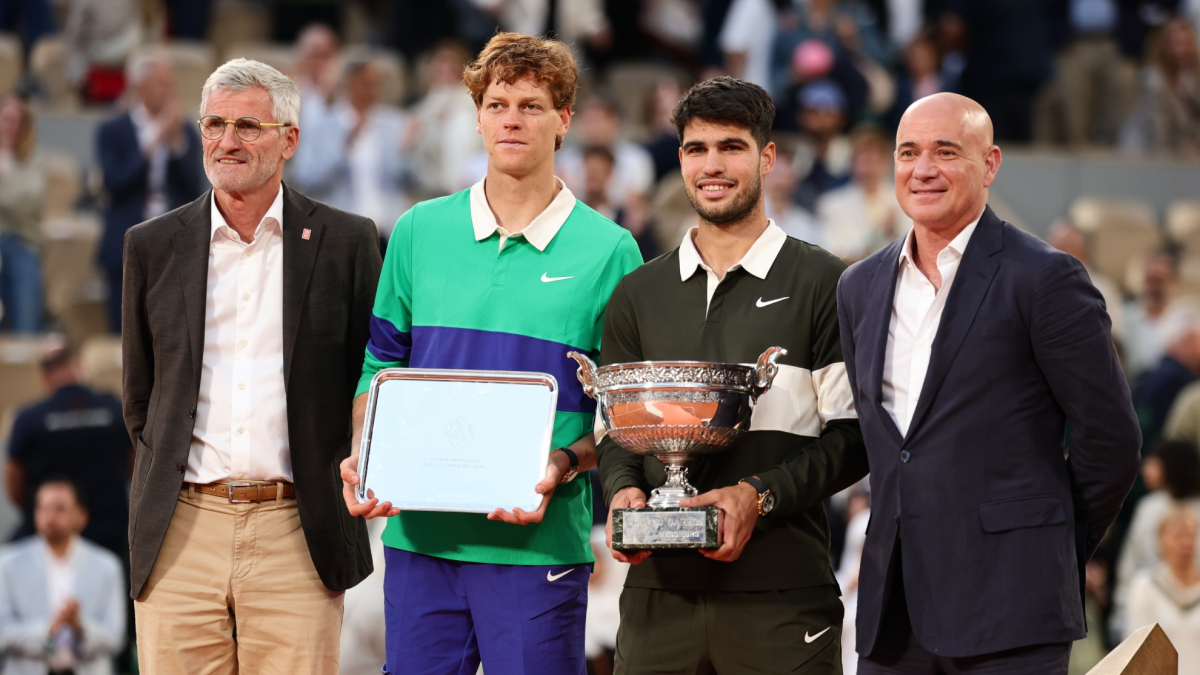 Agassi dénonce la chute de Sinner : « Aucune excuse pour se heurter à un mur après 1h45 de match ! »