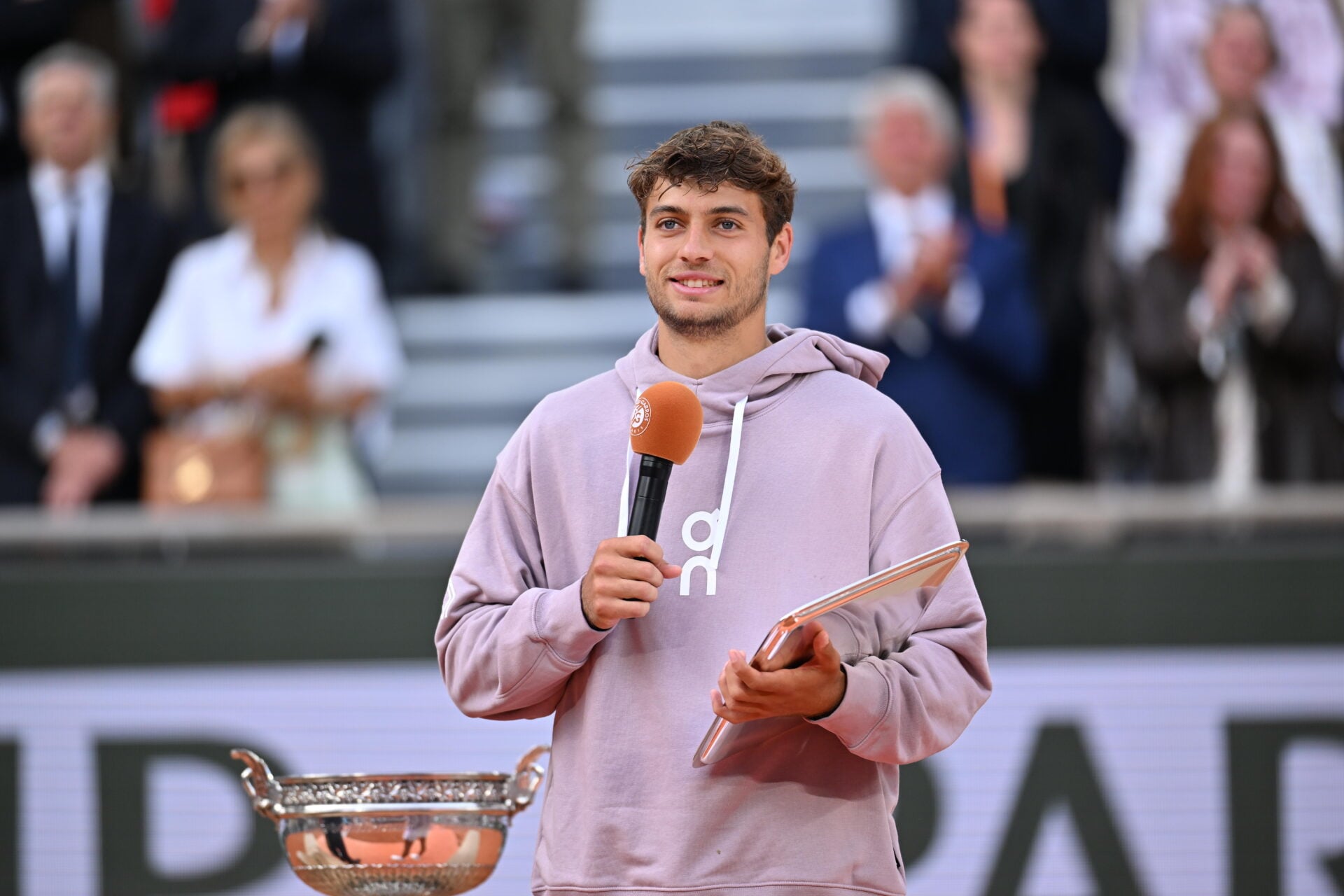 Flavio Cobolli adresse un message percutant à Alexander Zverev après sa finale perdue à Roland-Garros : « J&rsquo;étais si près ! »